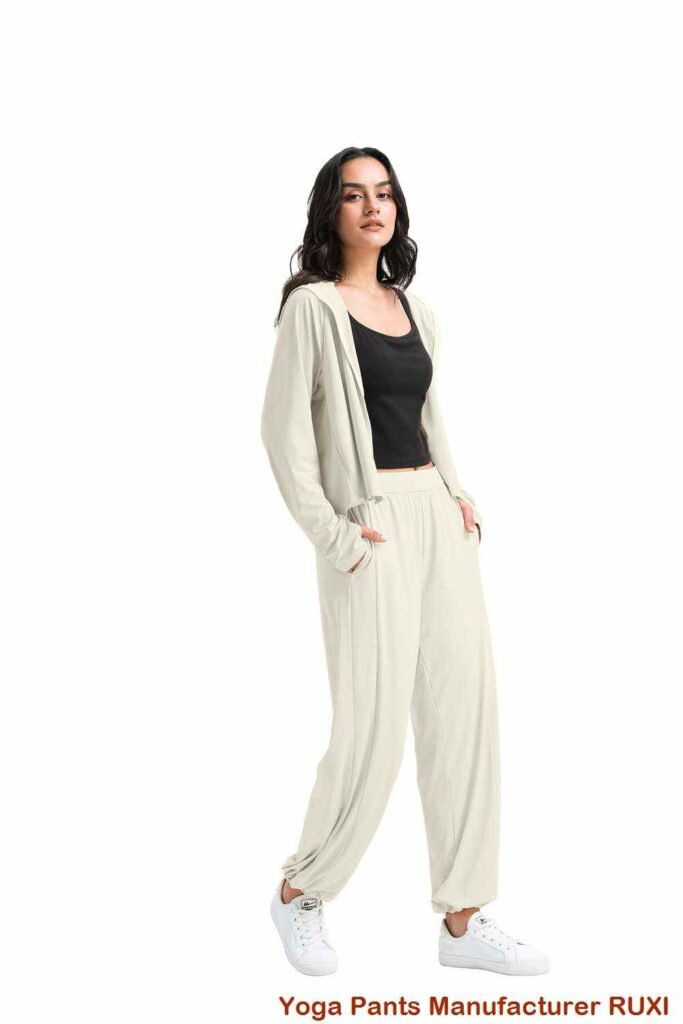 Stylové oblečení na jógu trendy móda pro vaše cvičení